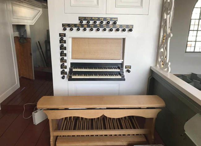 organist